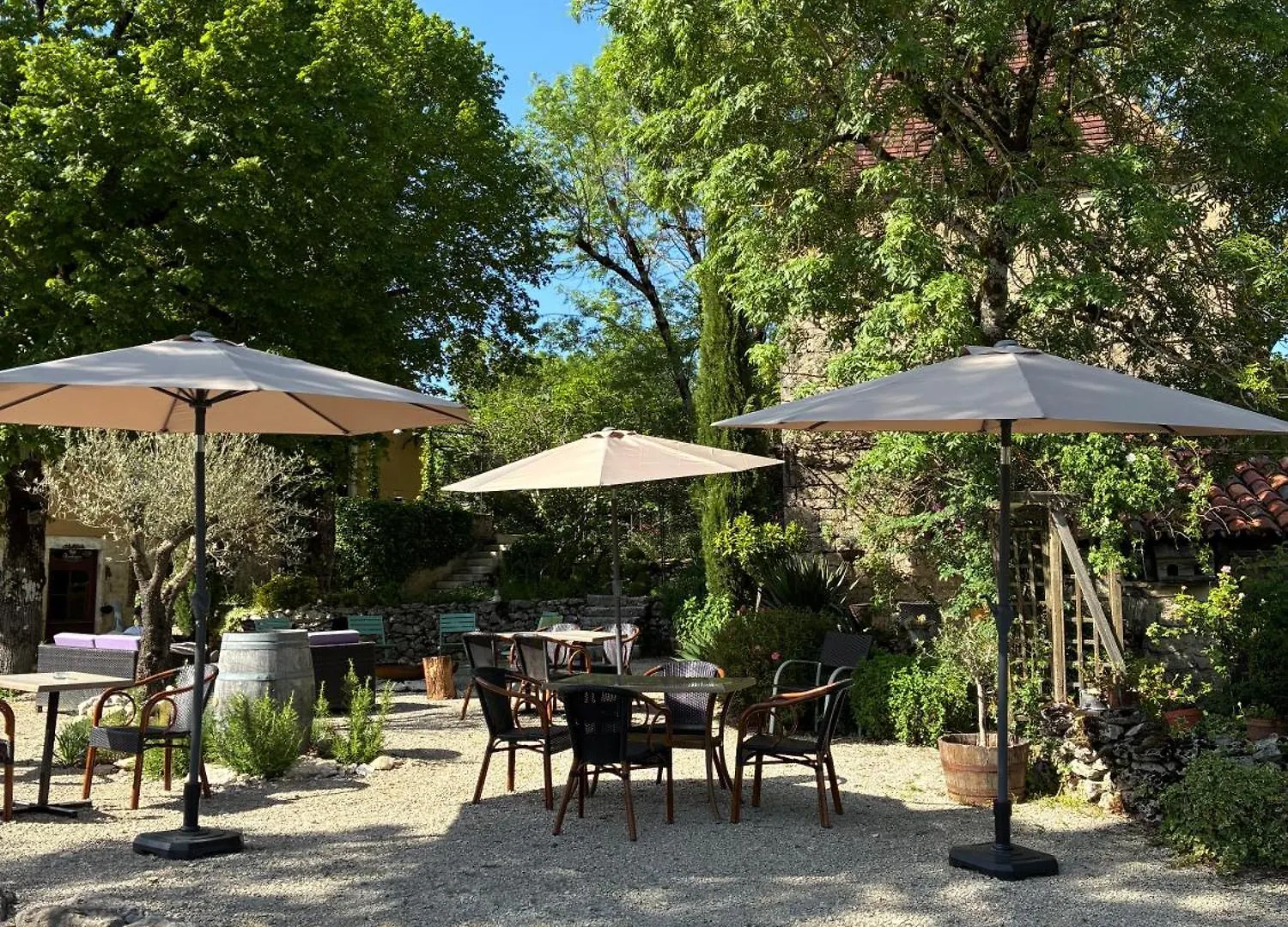 Camping Hotel Domaine De La Faurie Séniergues Francia